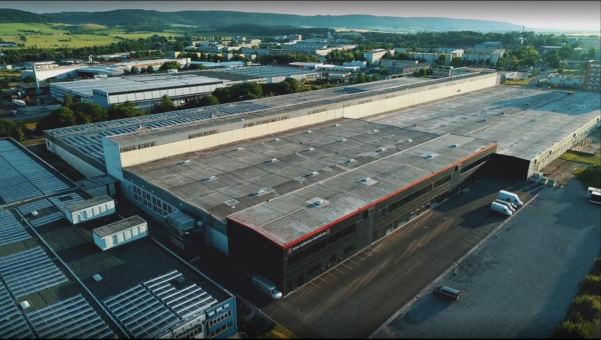 Aerial view of the industrial hall planned for conversion into a flexible marketplace
